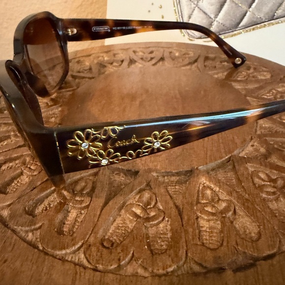 Coach Tortoise Sunglasses HC8011B EUC - Picture 2 of 7